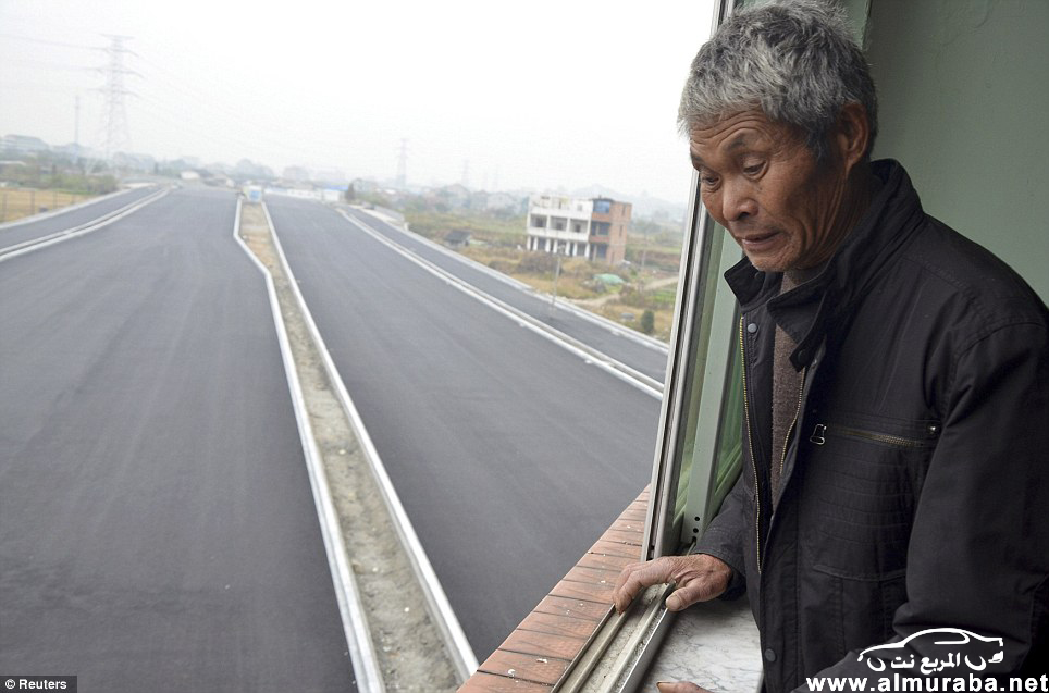 صيني رفض "بيع بيته" الى الحكومة من اجل تسوية طريق السيارات في مقاطعة تشجيانغ فأصبح هكذا "صور" 7