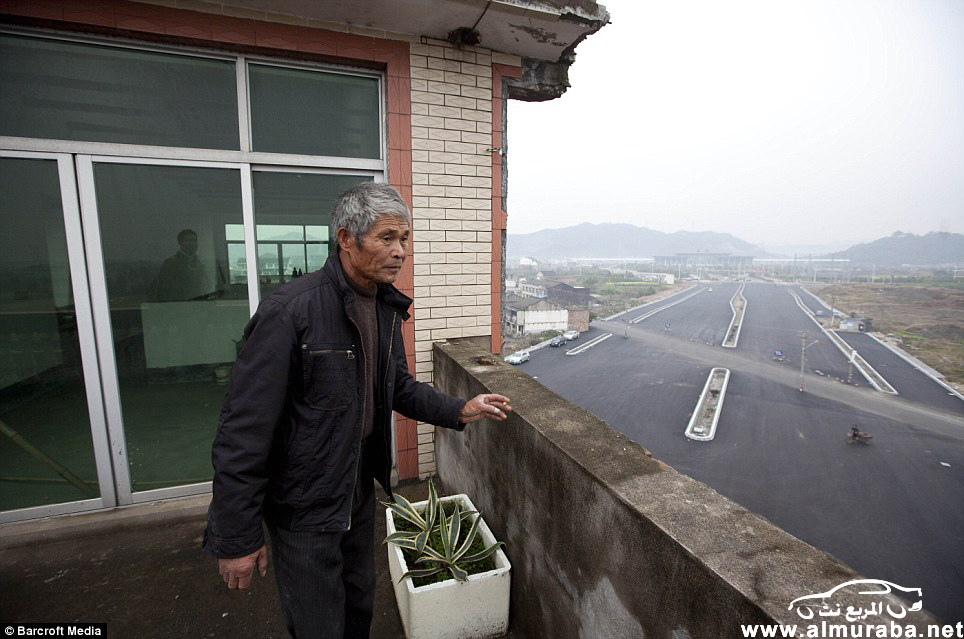 صيني رفض "بيع بيته" الى الحكومة من اجل تسوية طريق السيارات في مقاطعة تشجيانغ فأصبح هكذا "صور" 22