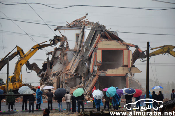 الحكومة الصينية تهدم المنزل الذي كان في وسط الطريق في تشجيانغ بعد تعويض صاحبها بمبلغ اكبر بالصور 15
