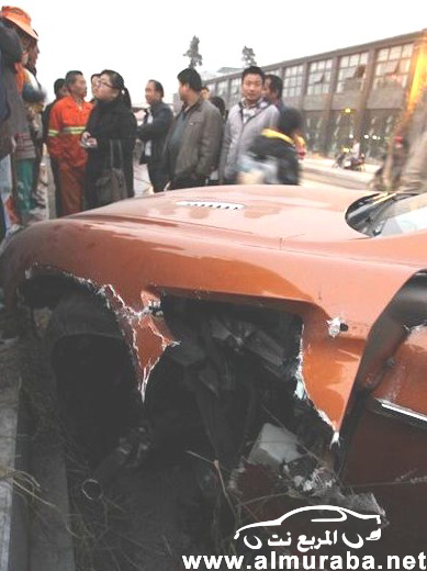 حادث استون مارتن رابيد الجديدة تصطدم في احد الحواجز بشارع في الصين Aston Martin Rapide 14