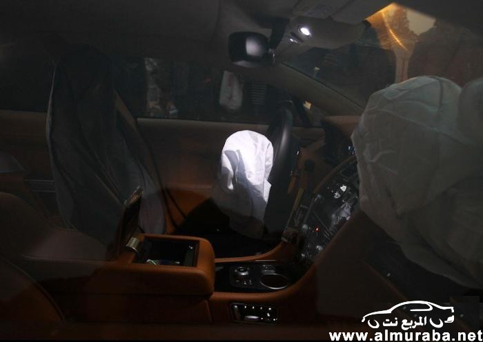 حادث استون مارتن رابيد الجديدة تصطدم في احد الحواجز بشارع في الصين Aston Martin Rapide 4