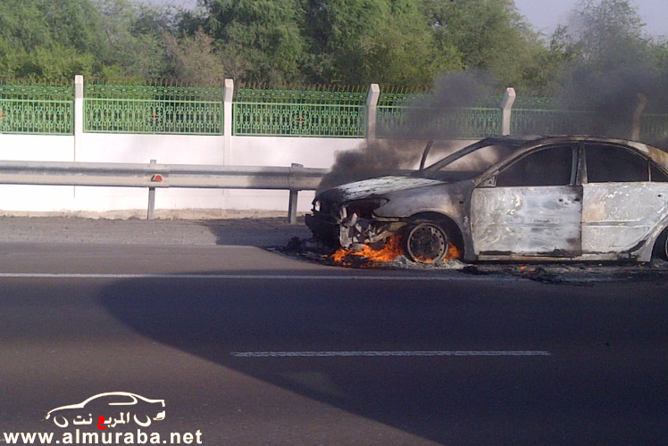 احتراق كامري في ابوظبي على الطريق العام ( صورة ) 3