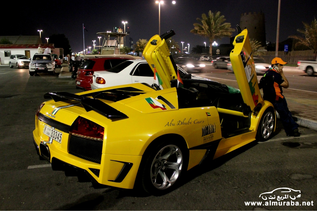 السيارات الفاخرة تتألق في مدينة دبي احتفالاً بعيد الاتحاد الوطني 41 في الامارات "روح الاتحاد" 17
