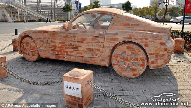 "بالصور" فنان صيني يبني سيارات بي ام دبليو بكامل تفاصيلها من الطوب ويبيعها بضعف سعرها 26