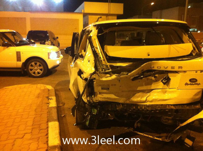 "بالصور" اول حادث لسيارة رنج روفر 2013 الجديد كلياً في دولة الكويت 4
