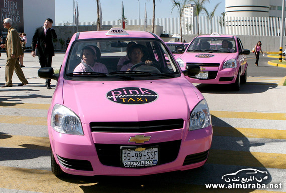 "التاكسي الوردي" في المكسيك المخصص للنساء فقط وخدمتهن في المدينة بالصور 4