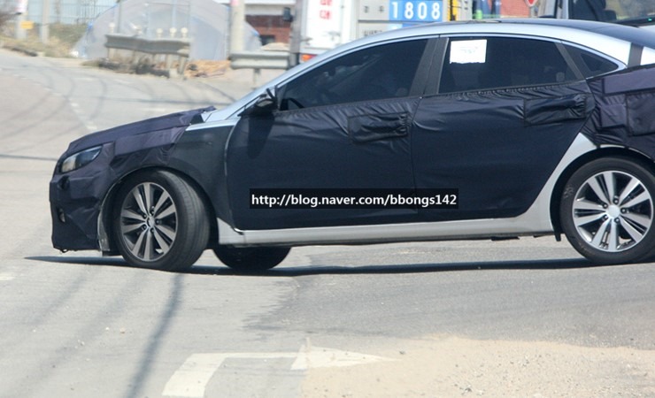 التقاط صور تجسسية لسيارة هيونداي ميسترا السيدان اثناء اختبارها في كوريا Hyundai Mistra 19