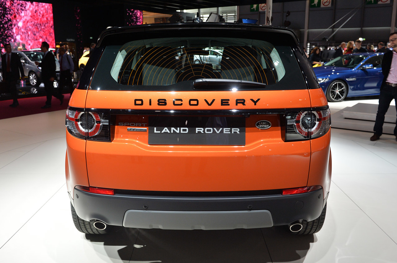 صور ومواصفات لاند روفر ديسكفري 08-2015-land-rover-discovery-sport-paris-1.jpg