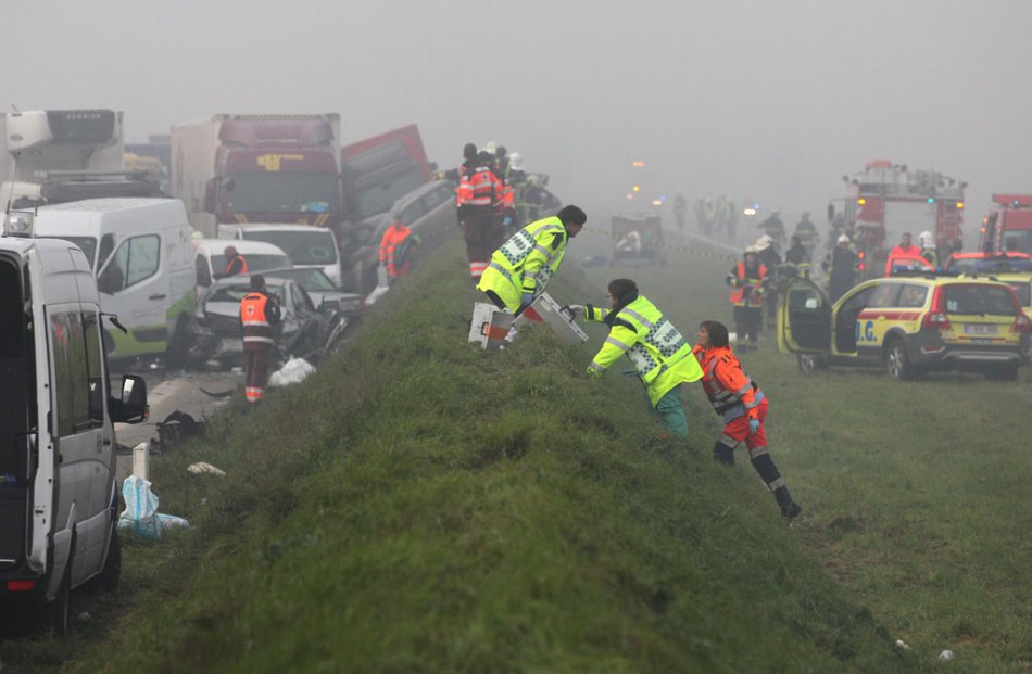 "بالصور" أطول حادث تصادم في العالم وقع في بلجيكا بين 132 سيارة! 1be6
