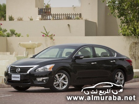 2013-Nissan-Altima-in-Dubai-450x337