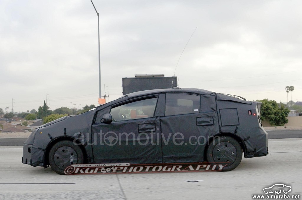 تويوتا بريوس 2015 يتم اختبارها في مرور لوس انجلوس Toyota Prius 11