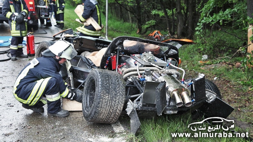 "صور" حادث مروع لسيارة فورد جي تي-40 النادرة في مدينة المانية Ford GT40 10