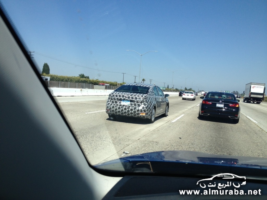 التقاط صور بعتقد انها سيارة لكزس سي تي -200 اتش الصالون الجديدة Lexus CT 200H 2