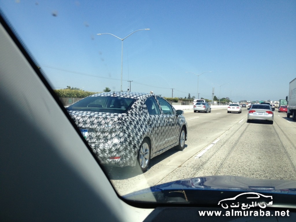 التقاط صور بعتقد انها سيارة لكزس سي تي -200 اتش الصالون الجديدة Lexus CT 200H 3