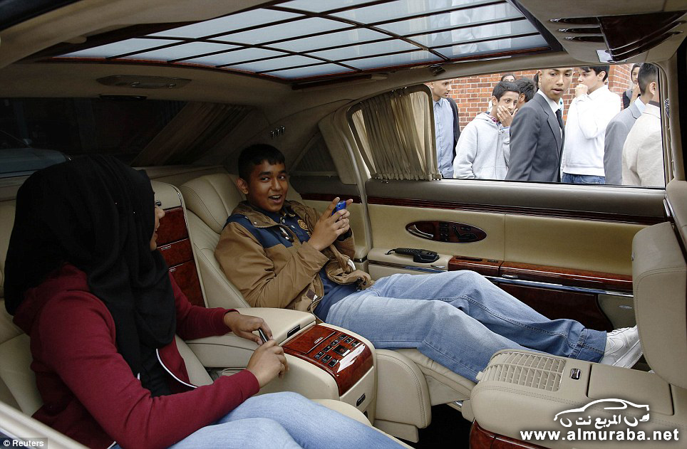 article-2370195-1AE35D35000005DC-724_964x631