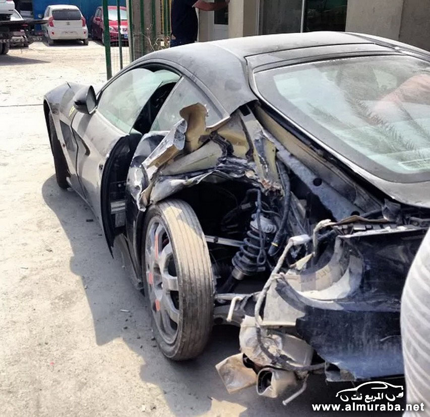 Ferrari-F12Berlinetta-Crash-Dubai-2[4]