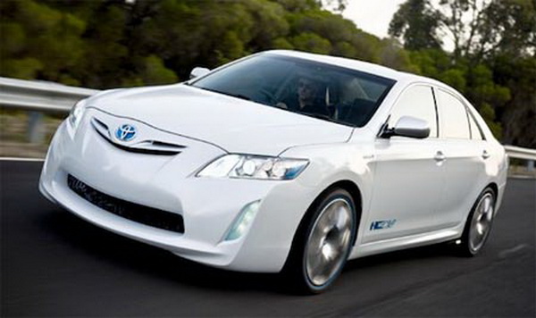 2014-Toyota-Camry-Hybrid-PHV
