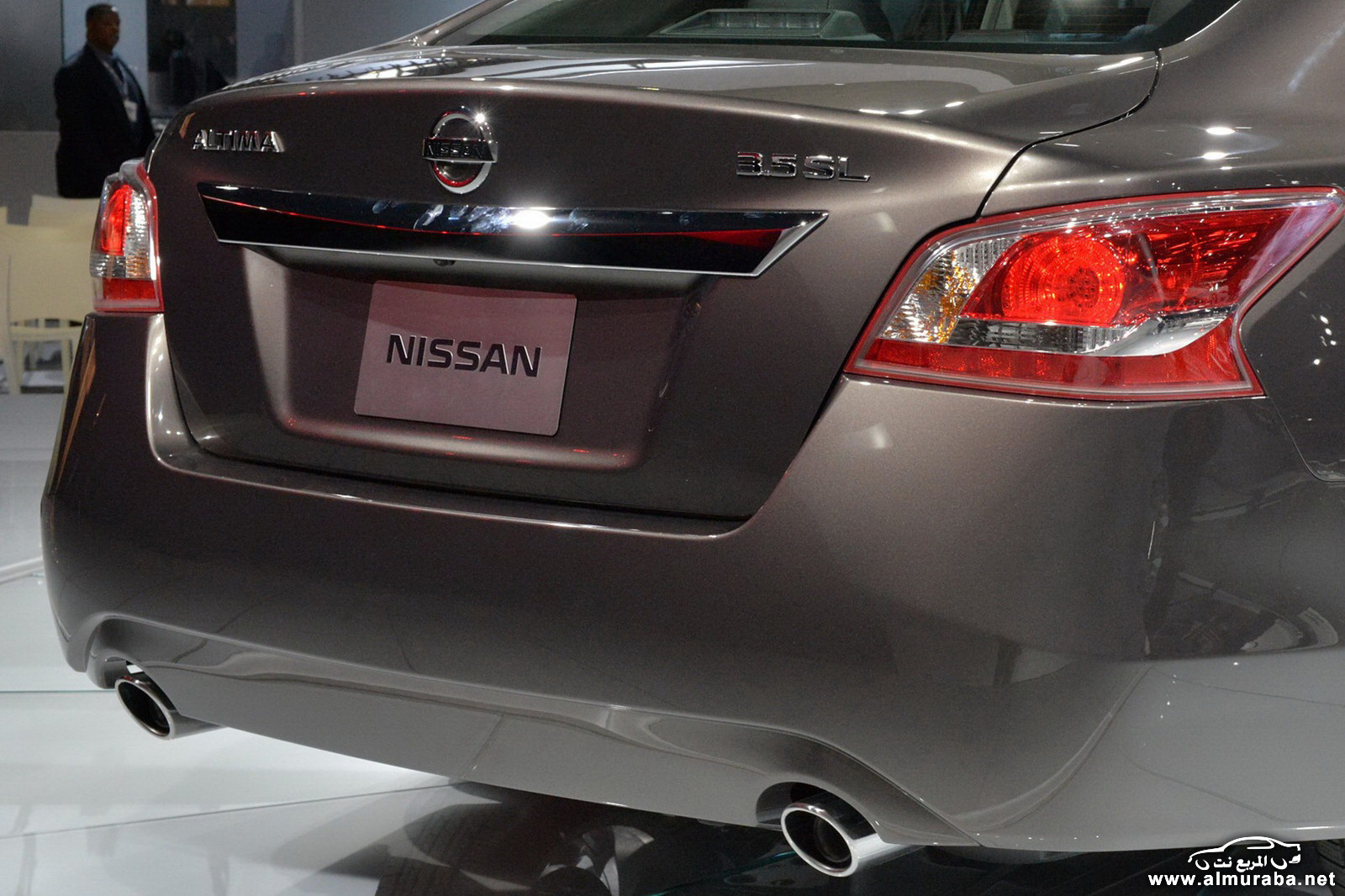 2015-Nissan-Altima-Sedan-Rear-Detail-View
