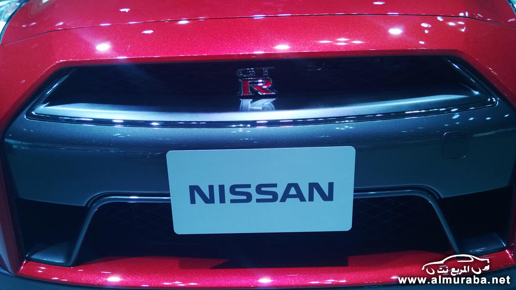 2015-Nissan-GT-R-Live-Shot-03