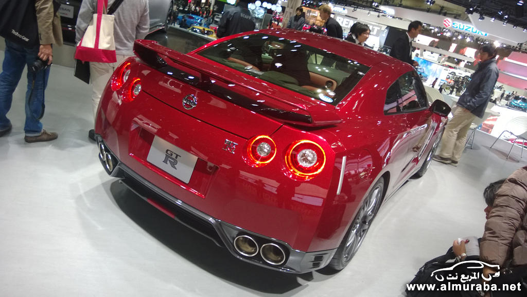 2015-Nissan-GT-R-Live-Shot-07_001
