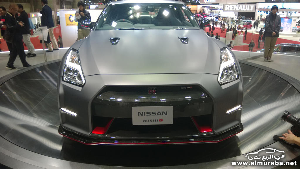 2015-Nissan-GT-R-NISMO-Live-Shot-01
