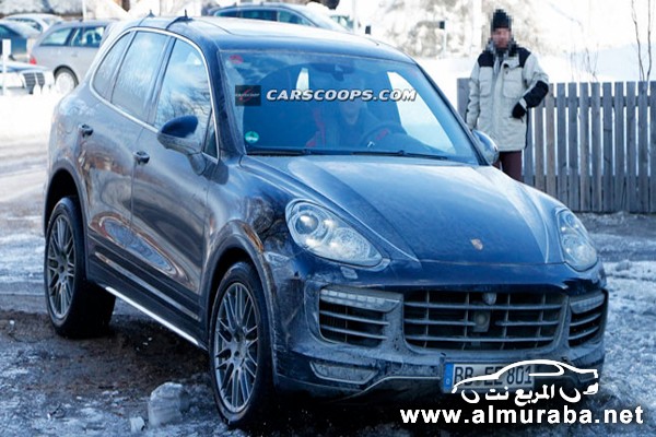 2015-Porsche-Cayenne-Turbo-0