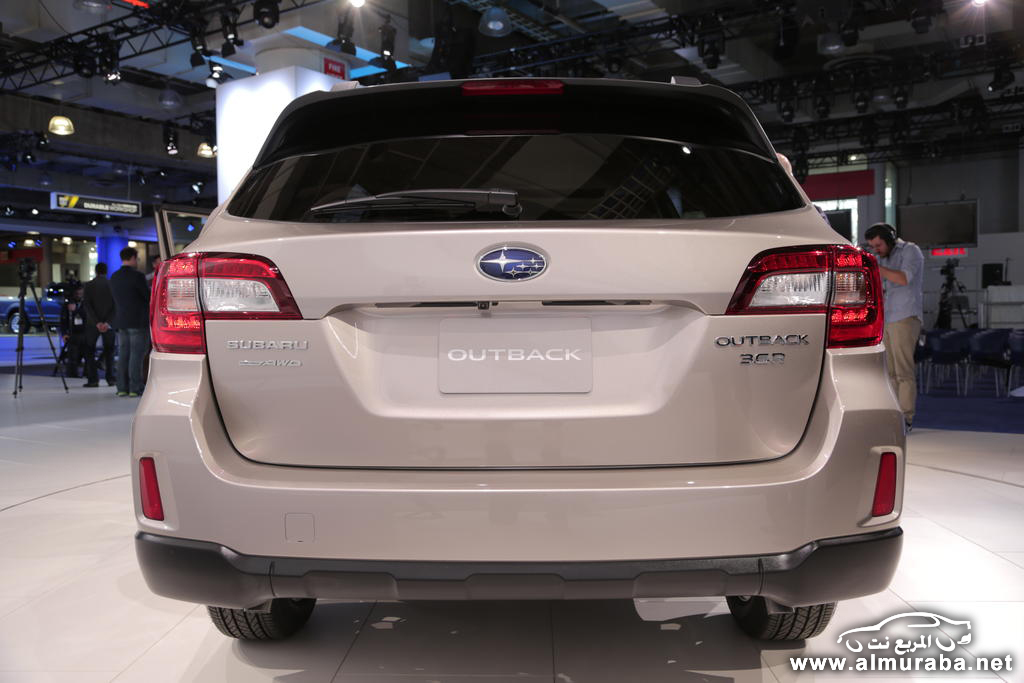 2015-Subaru-Outback-back