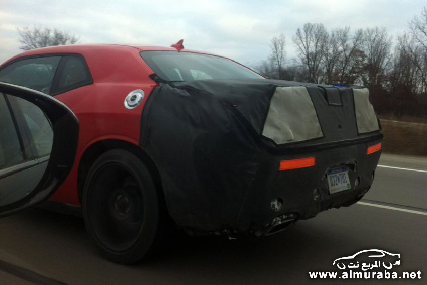 2015-dodge-challenger-spied-rear-close