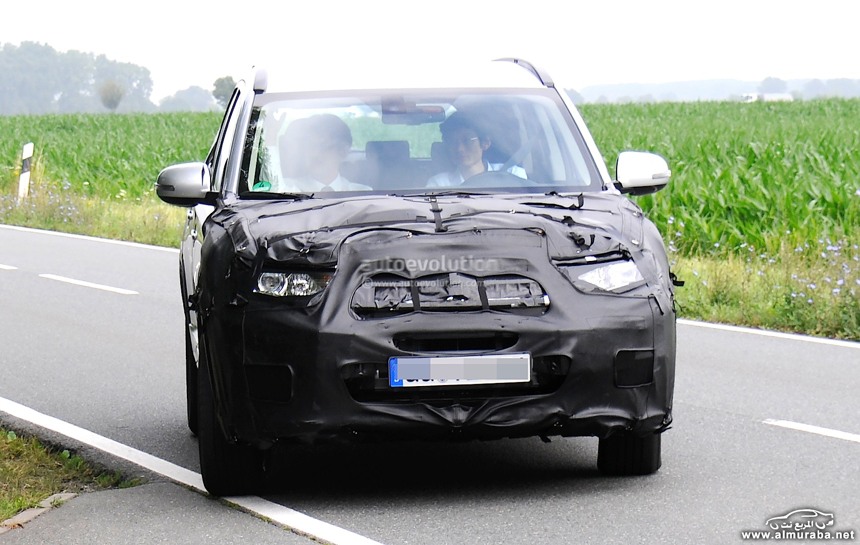 2015-mitsubishi-outlander-spied-again-this-time-in-europe-photo-gallery_1