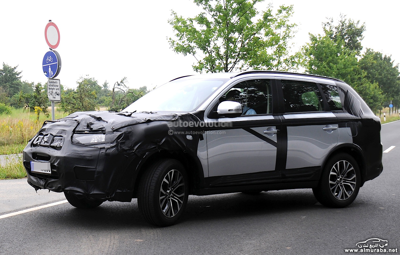 2015-mitsubishi-outlander-spied-again-this-time-in-europe-photo-gallery_6