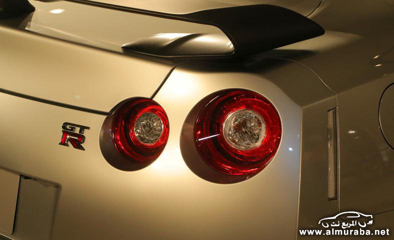 2015-nissan-gt-r-track-edition-badge-and-taillights-photo-554367-s-787x481