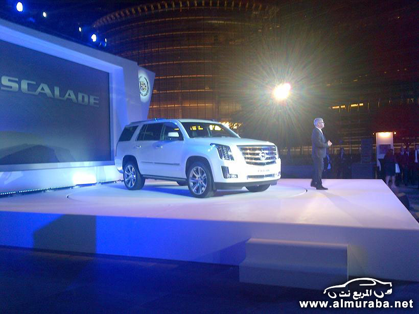 2015_Cadillac_Escalade_Front_Side_View
