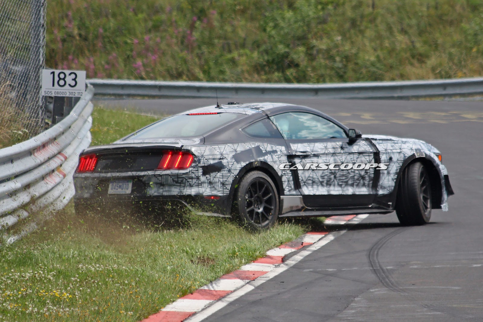 2016-Mustang-SVT-Spins-6 (1)