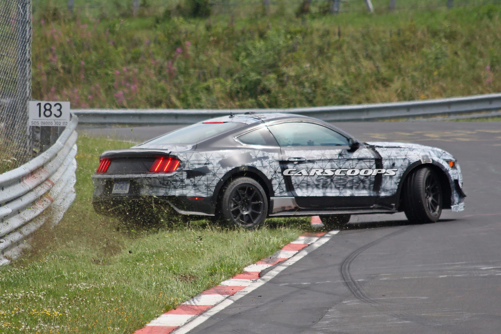 2016-Mustang-SVT-Spins-7