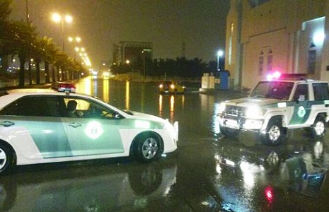 300+فرقة+مرور+لمنع+وصول+السيارات+لتجمعات+الأمطار+في+الرياض