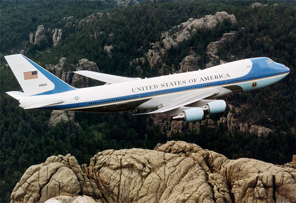 طائرة الرئيس السابق جورج دبليو بوش رئيس الولايات المتحدة الثالث والأربعون وذلك من 20 يناير 2001 إلى 20 يناير 2009.