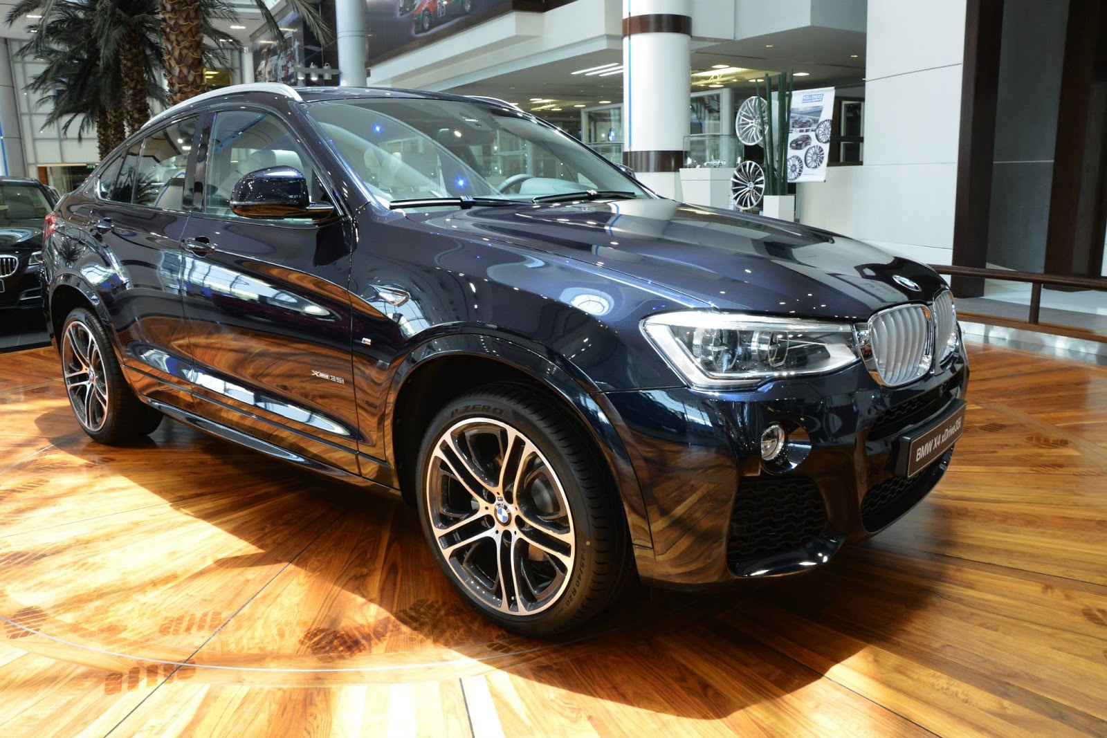ماهو الجديد في مظهر إكس BMW-X4-Carbon-Black-M-Sport-10.jpg