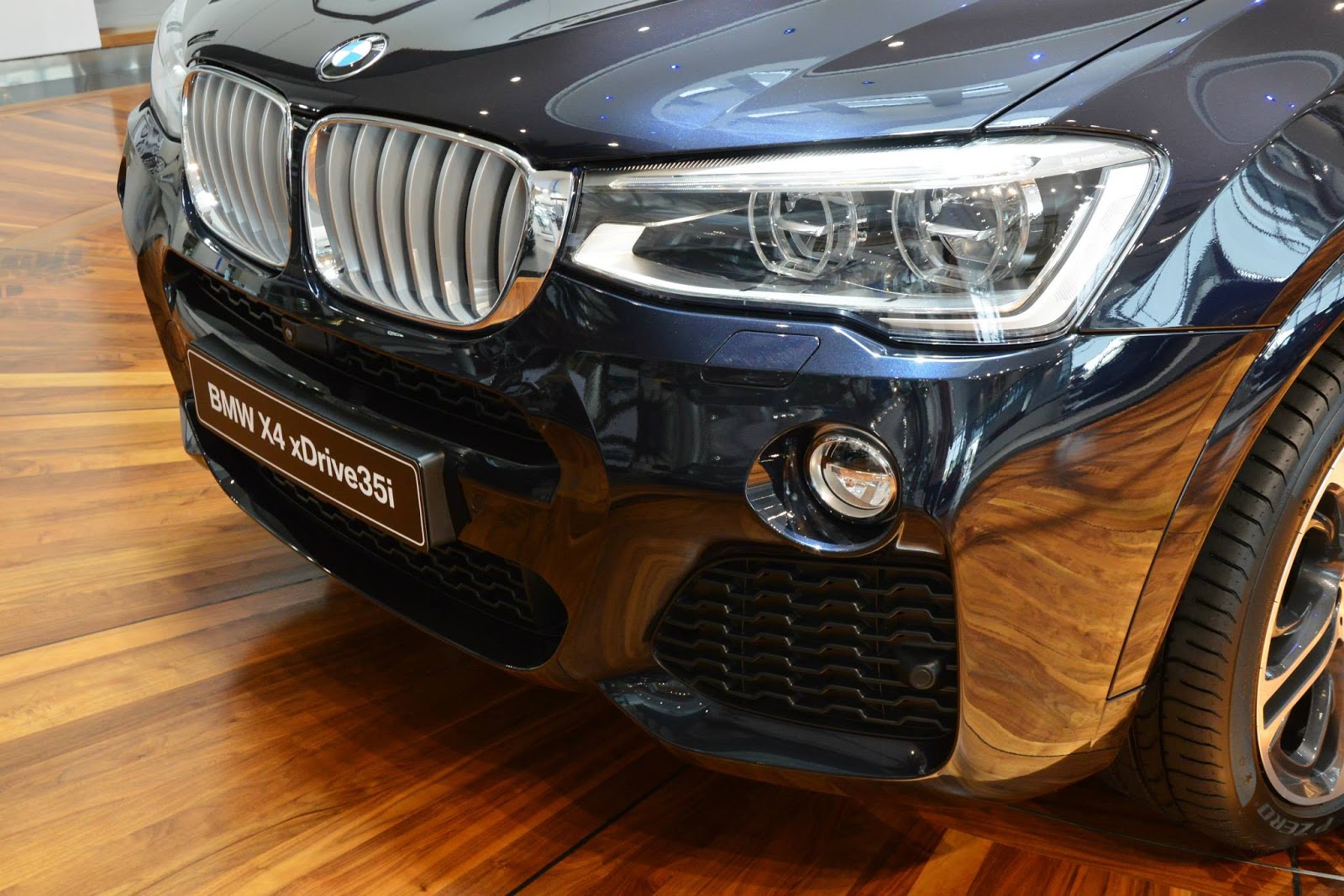 BMW-X4-Carbon-Black-M-Sport-3