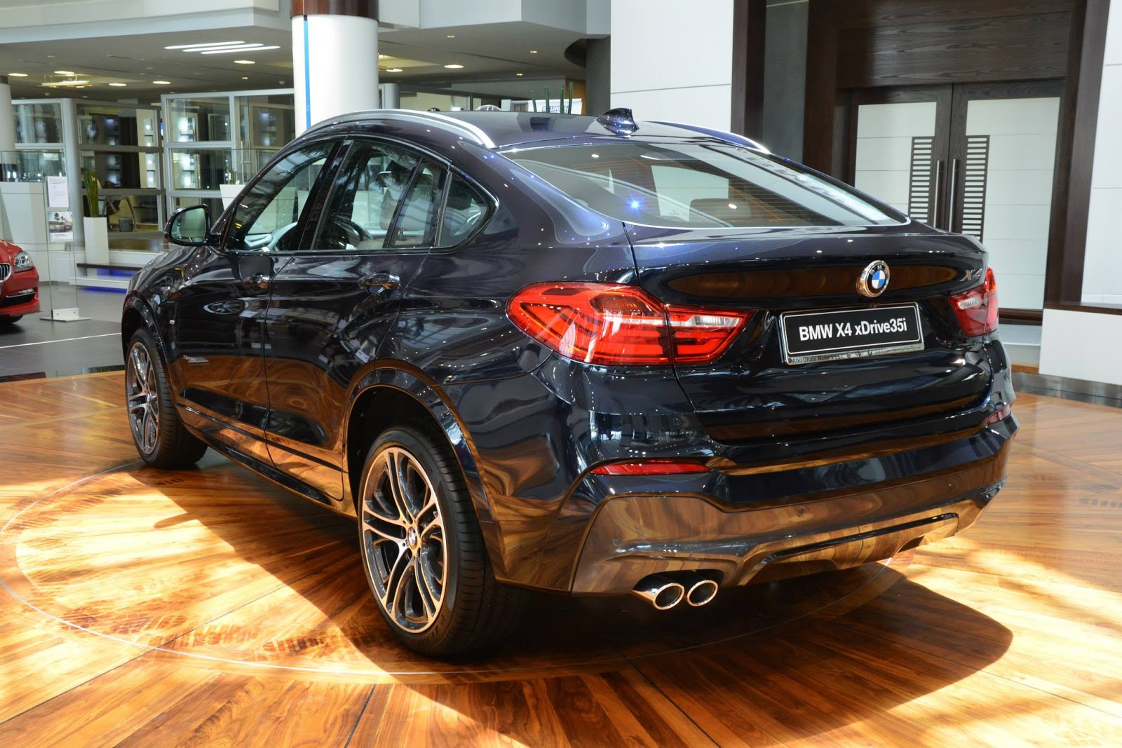 BMW-X4-Carbon-Black-M-Sport-5