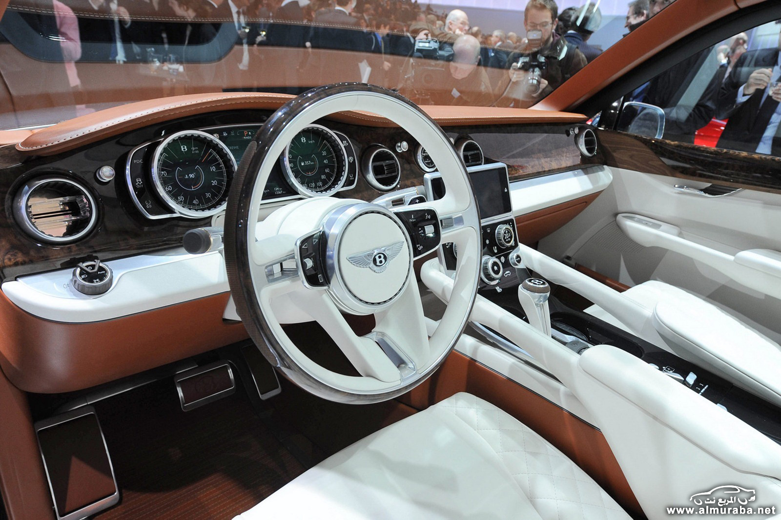 شركه بنتلي تكشف عن سيارتها Bentley-EXP9-52.jpg