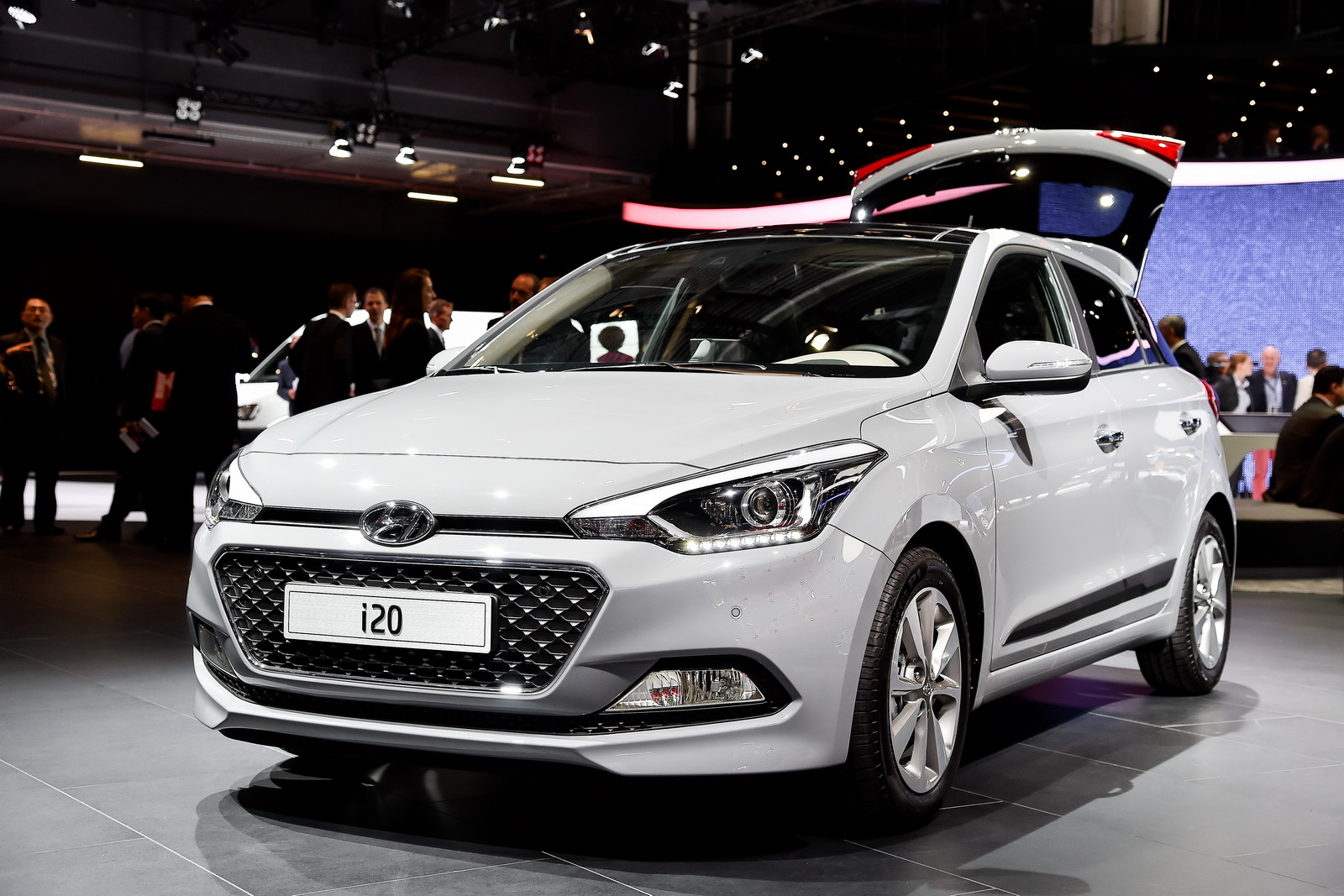 هيونداي 2015 الجديدة تظهر رسمياً Hyundai-i20-6.jpg