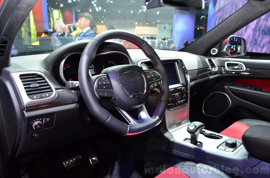 Jeep-Grand-Cherokee-SRT-Red-Vapor-interior-at-the-2014-Paris-Motor-Show-1024x677
