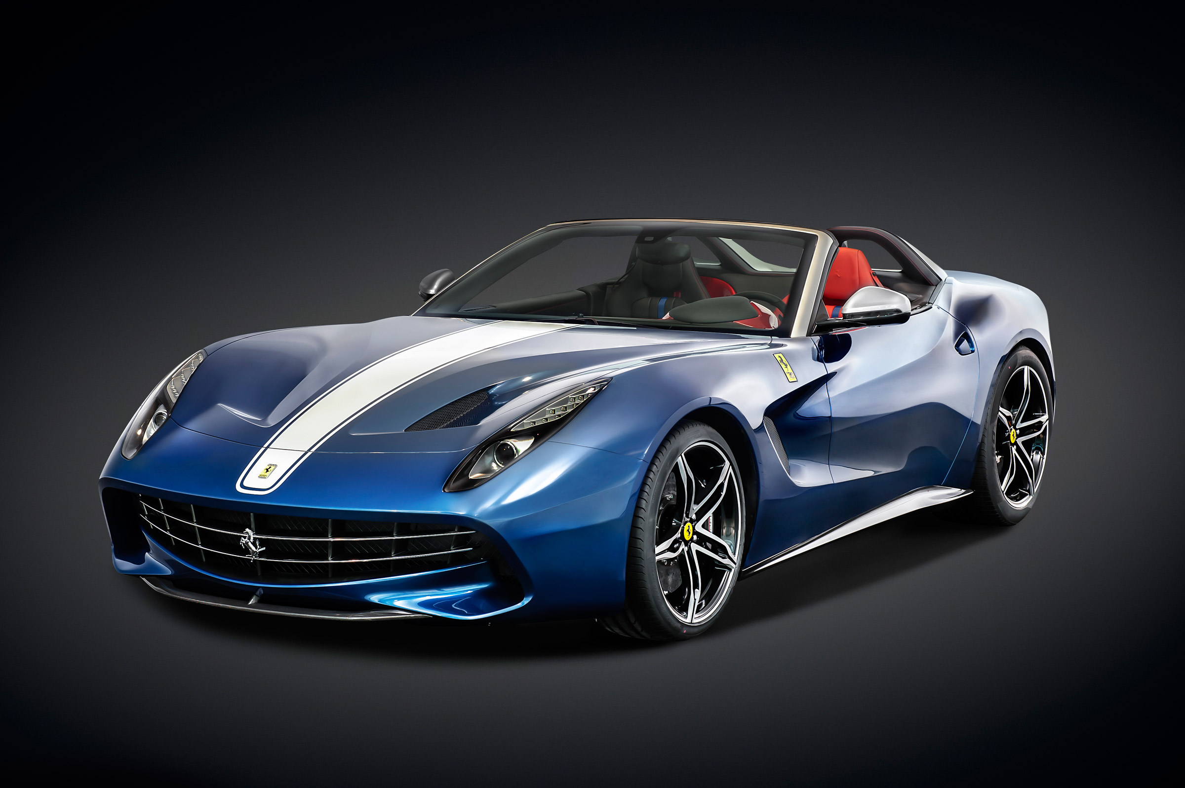 فيراري تكشف عن سيارتها Ferrari f60america_proto_pininfarina-3-4ant.jpg