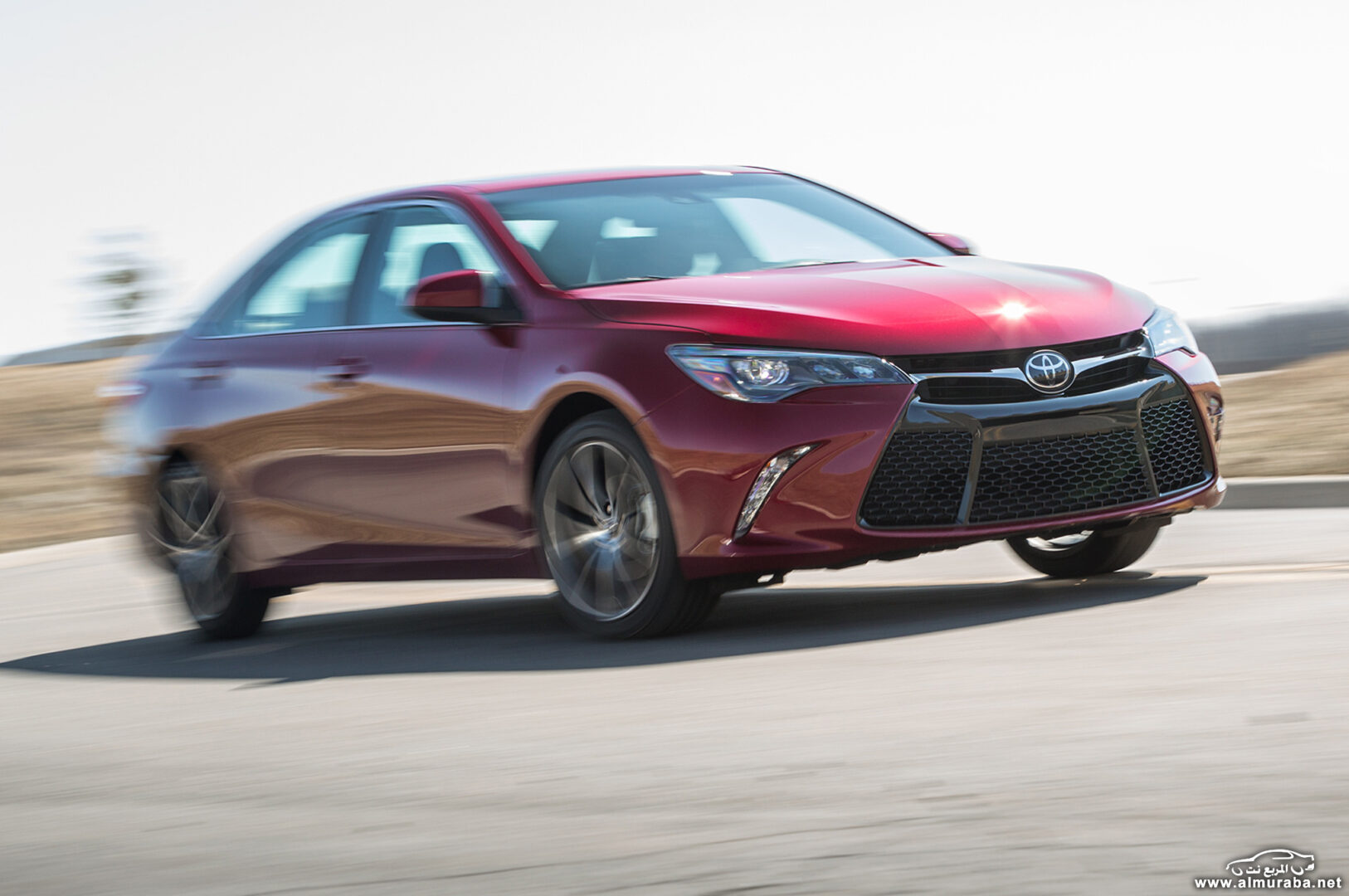 http---image.motortrend.com-f-roadtests-sedans-1404_2015_toyota_camry_first_look-72626997-2015-Toyota-Camry-XSE-in-motion