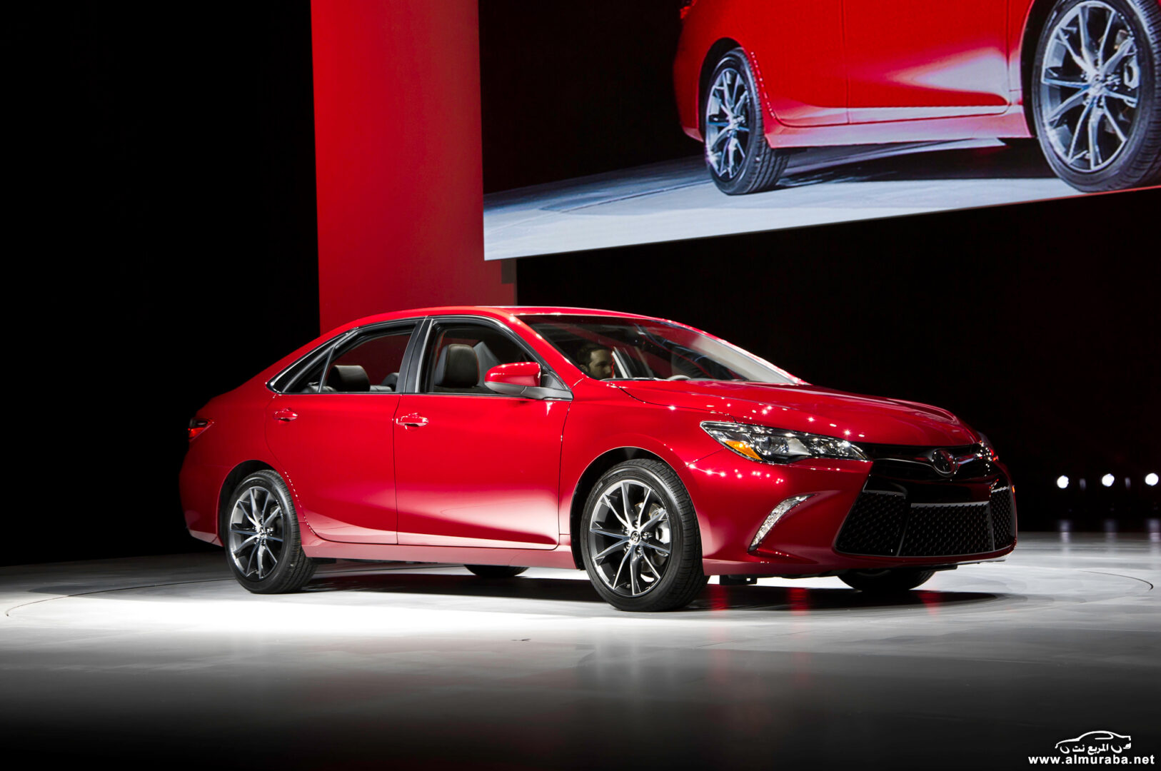 http---image.motortrend.com-f-roadtests-sedans-1404_2015_toyota_camry_first_look-72679038-2015-Toyota-Camry-front-three-quarter-02