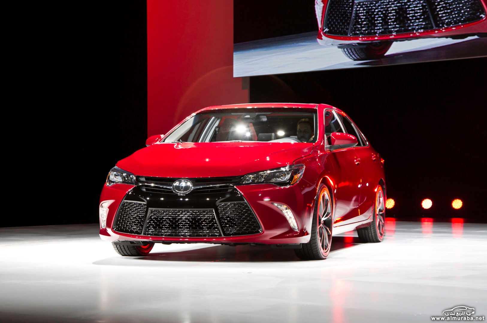 http---image.motortrend.com-f-roadtests-sedans-1404_2015_toyota_camry_first_look-72679050-2015-Toyota-Camry-front-three-quarter-04