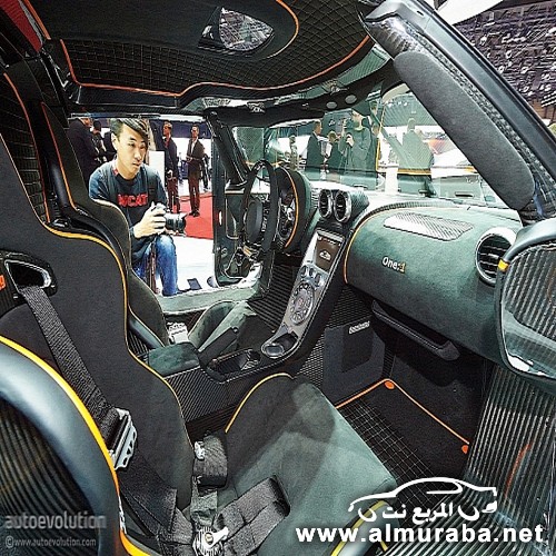 koenigsegg-one1-makes-public-debut-in-geneva-live-photos-medium_12
