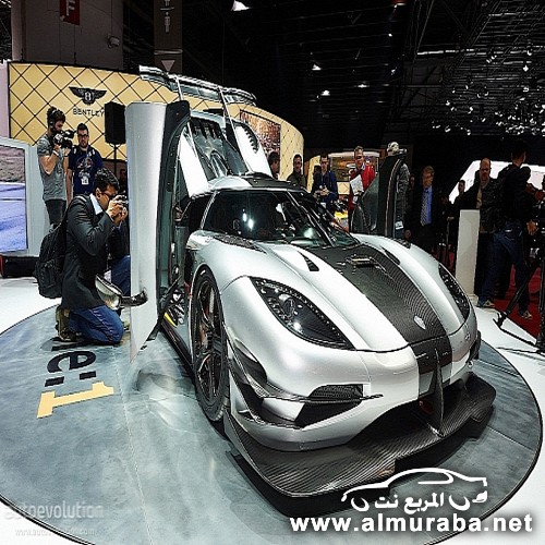 koenigsegg-one1-makes-public-debut-in-geneva-live-photos-medium_13