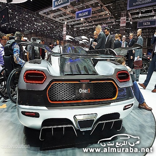 "تغطية" كوينيجسيج وان 1 بقوة 1،341 حصانًا لاول مرة في معرض جنيف للسيارات koenigsegg-one1-makes-public-debut-in-geneva-live-photos-medium_16