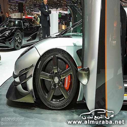 koenigsegg-one1-makes-public-debut-in-geneva-live-photos-medium_3